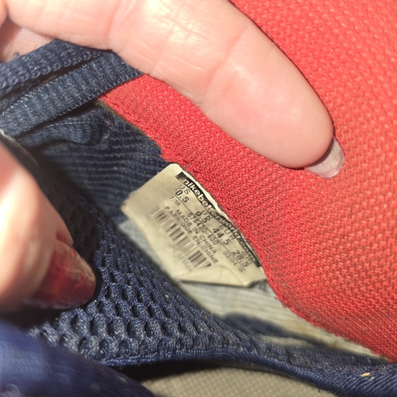 Nike Men's Athletic Shoes in White, Black, and Red - Picture 6 of 6